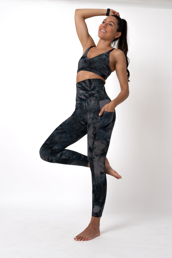 Dark and Moody Tie Dye Body Contouring - Panel Pocket Extra High Waisted 7/8 Leggings