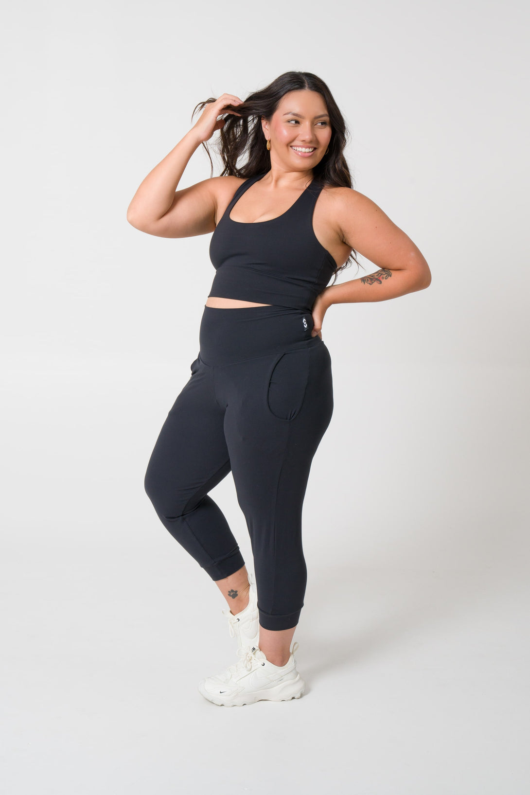 Black Soft to Touch - Jogger Capris w/ Pockets - Exoticathletica